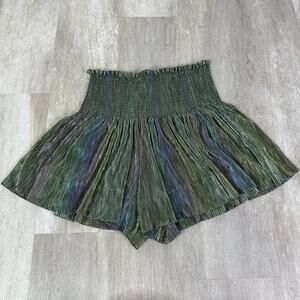 Queen of Sparkles Metallic Green Pleated Swing Shorts Size Large